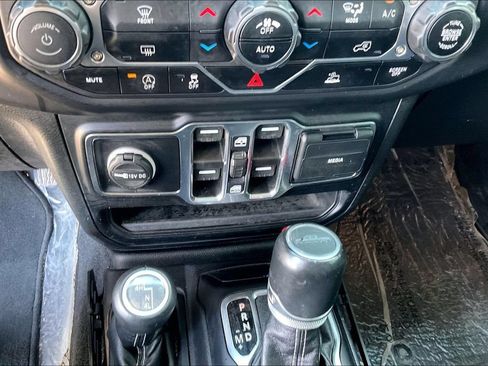 Used 2022 Jeep Gladiator Overland w/ Popular Equipment Package AWD/4WD image 35