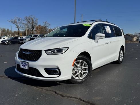 Used 2022 Chrysler Pacifica Touring-L image 29