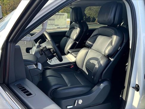 New 2025 Lincoln Navigator Reserve image 9