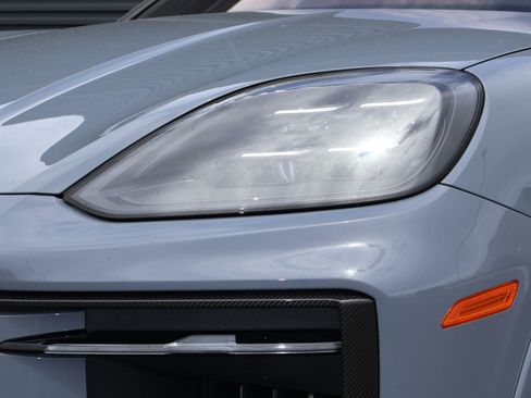 Certified 2024 Porsche Cayenne S AWD/4WD image 12