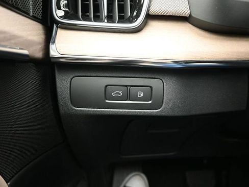 New 2026 Volvo XC90 T8 Plus w/ Protection Package Premier AWD/4WD image 30