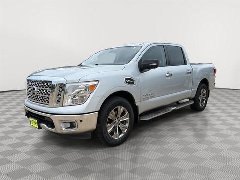 Used 2017 Nissan Titan SV AWD/4WD image 4