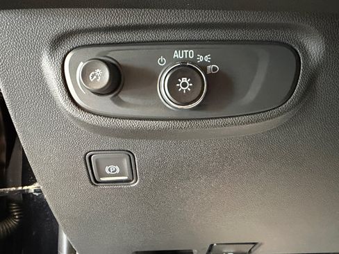 Used 2023 GMC Terrain SLE w/ Driver Convenience Package FWD image 26