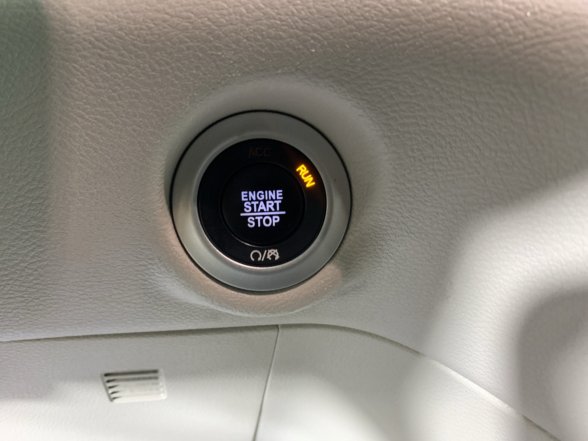 Used 2024 Chrysler Pacifica Touring-L FWD image 16