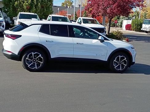 New 2026 Chevrolet Equinox EV LT image 7
