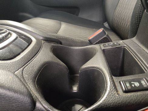 Used 2019 Nissan Rogue SV image 26