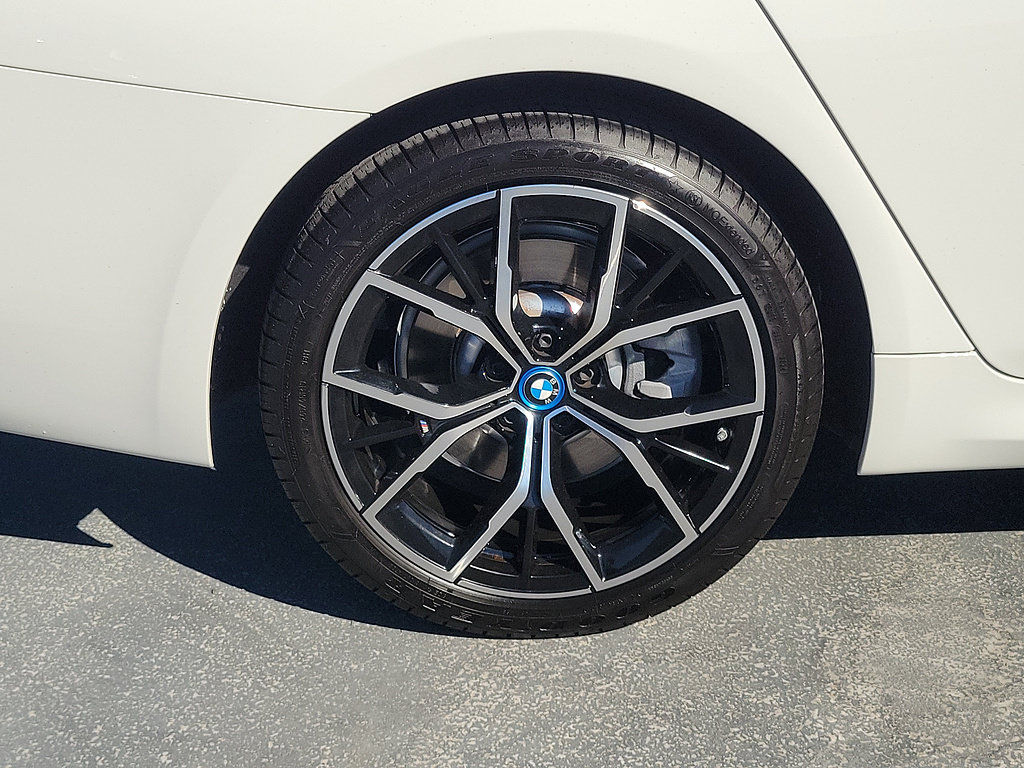 Used 2023 BMW 530e w/ M Sport Package RWD image 6