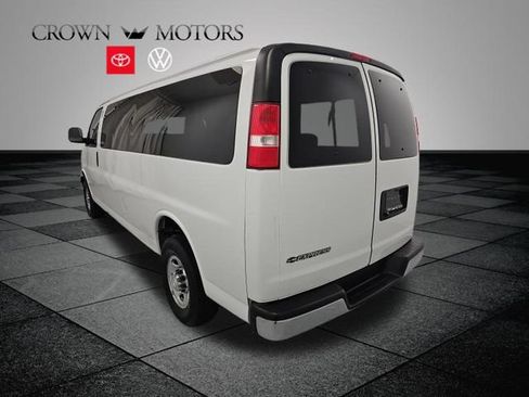 Used 2017 Chevrolet Express 3500 LT w/ LT Preferred Equipment Group RWD image 4