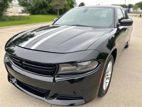 Used 2019 Dodge Charger SXT w/ Leather Interior Group RWD image 2