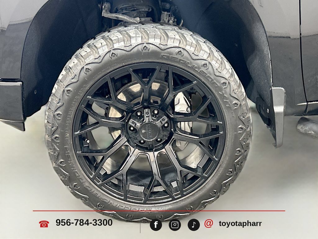 Used 2025 Chevrolet Silverado 1500 LT Trail Boss w/ LT Trail Boss Premium Package AWD/4WD image 31