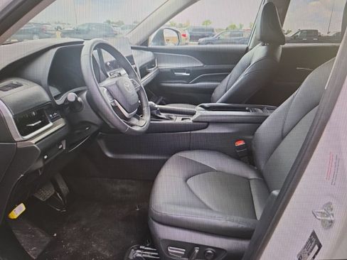 Used 2025 Toyota Grand Highlander AWD image 8