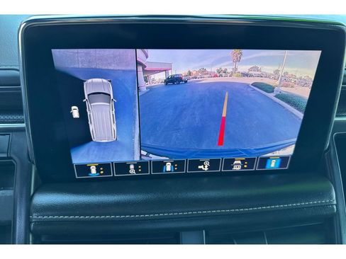 Used 2021 GMC Yukon SLT w/ SLT Premium Package image 24