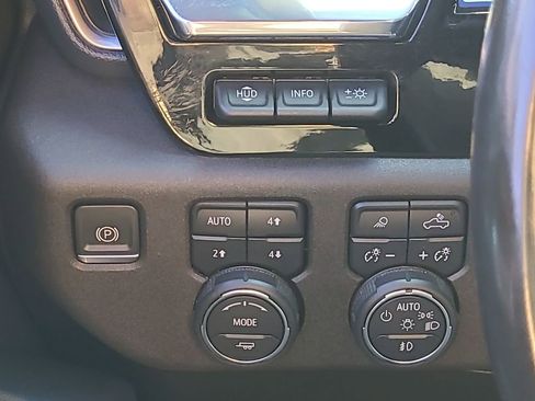 Used 2024 Chevrolet Silverado 1500 High Country w/ Technology Package image 18