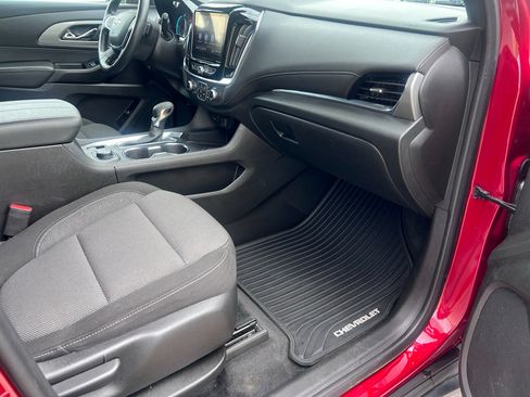 Used 2022 Chevrolet Traverse LT FWD image 15