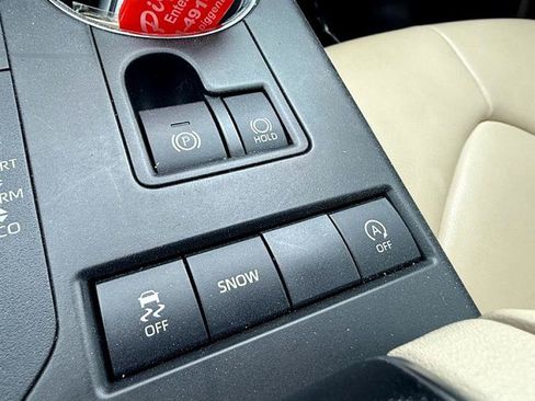 Used 2022 Toyota Highlander XLE image 38