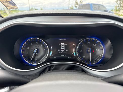 Used 2026 Chrysler Pacifica Limited AWD/4WD image 18