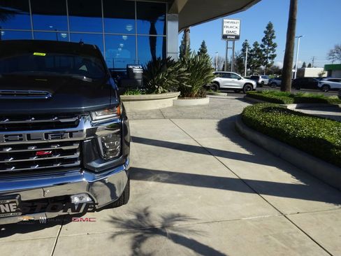 Used 2020 Chevrolet Silverado 3500 LTZ w/ LTZ Premium Package image 34