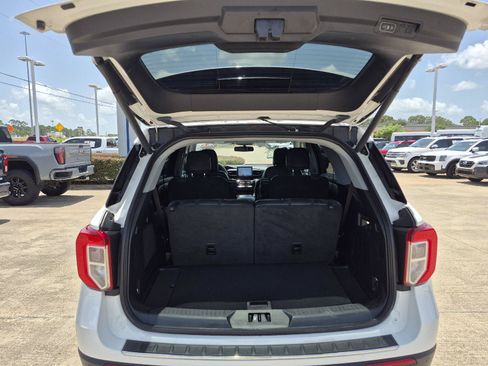 Certified 2023 Ford Explorer Limited w/ Hybrid Equipment Group 310A RWD image 15