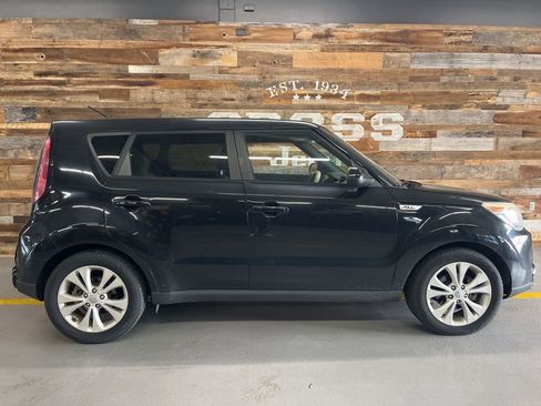 Used 2016 Kia Soul + image 13