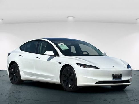 Used 2024 Tesla Model 3 Standard Range RWD image 9