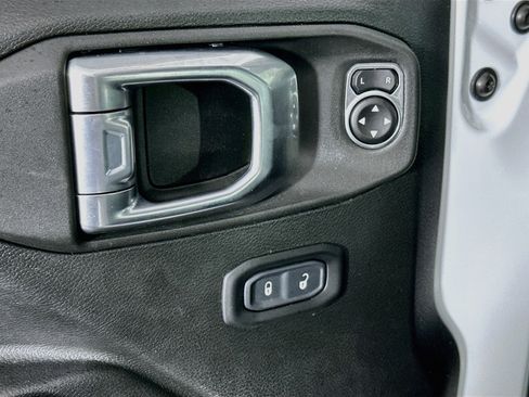 Used 2023 Jeep Wrangler Unlimited AWD/4WD image 15