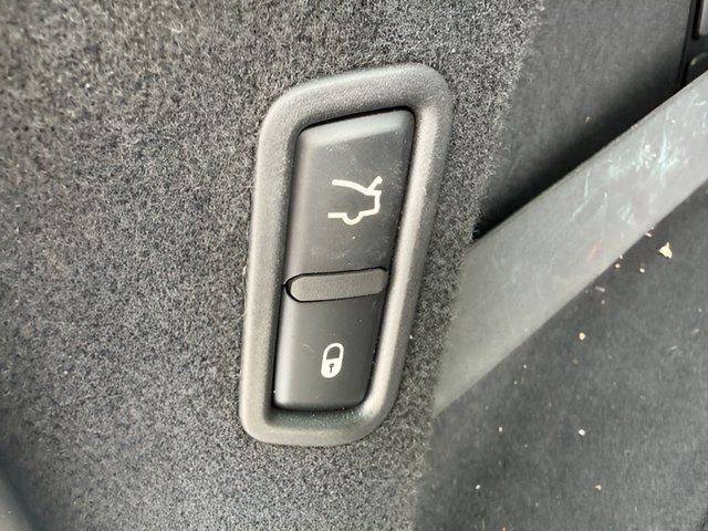 Used 2017 Maserati Levante w/ Luxury Package AWD/4WD image 12