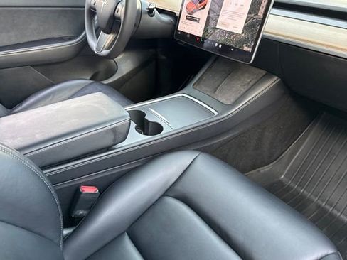 Used 2021 Tesla Model Y Long Range image 16