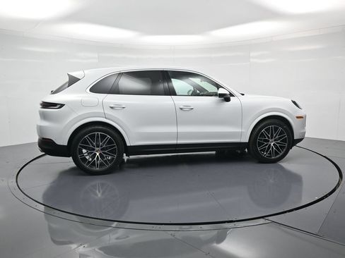 Certified 2026 Porsche Cayenne AWD/4WD image 31