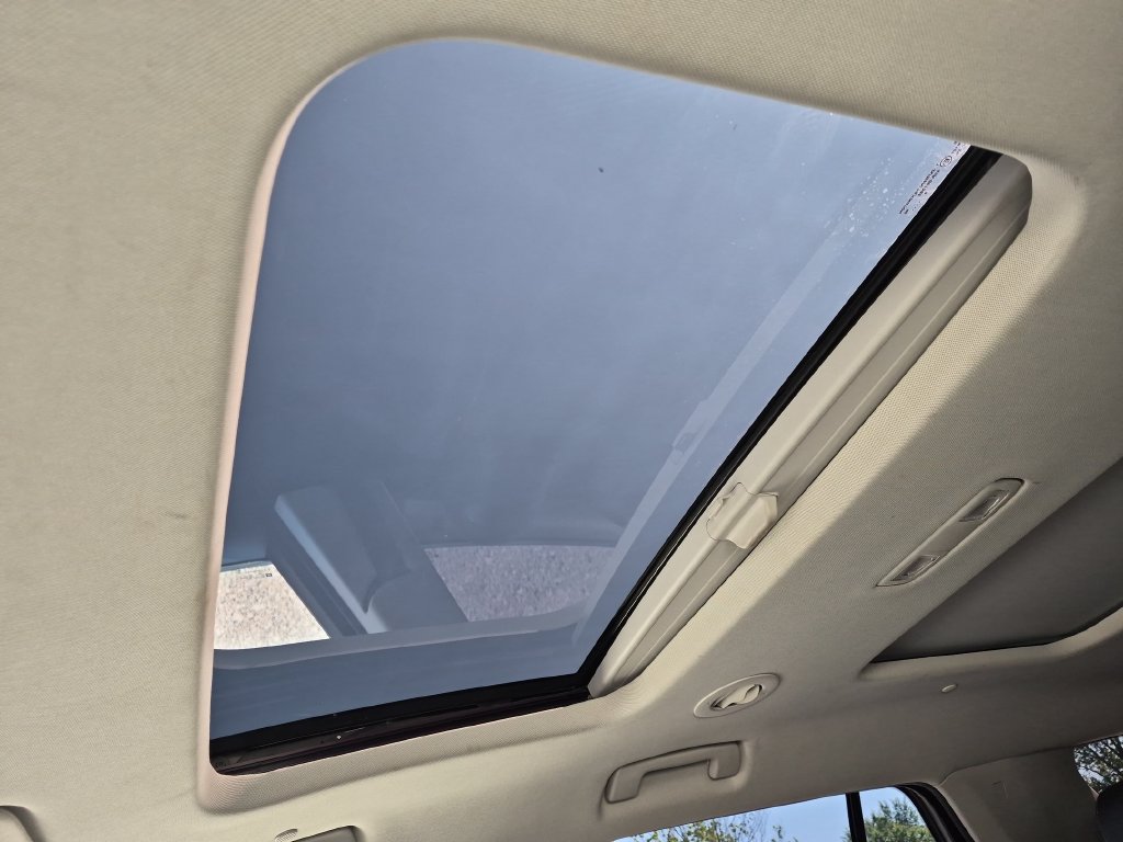 Used 2019 Chevrolet Traverse RS w/ LPO, Floor Liner Package AWD/4WD image 16