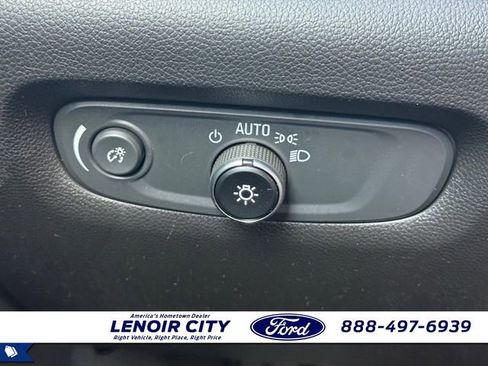 Used 2023 Chevrolet Traverse LT FWD image 19