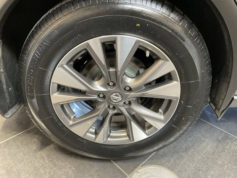 Used 2016 Nissan Murano SV w/ Premium Package image 7