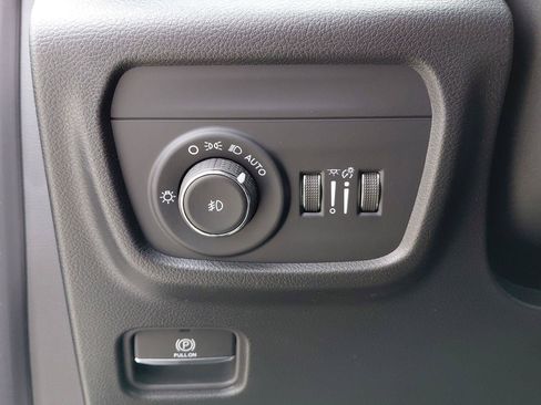 New 2026 Jeep Grand Cherokee Limited w/ Luxury Tech Group II AWD/4WD image 28