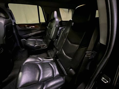 Used 2019 Cadillac Escalade Luxury AWD/4WD image 21