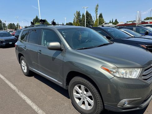 Used 2013 Toyota Highlander Plus AWD/4WD image 4