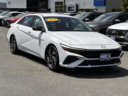 Used 2025 Hyundai Elantra Sport FWD image 5