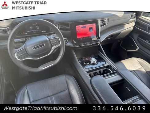 Used 2023 Jeep Wagoneer L Series II AWD/4WD image 11