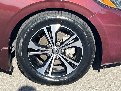Used 2022 Nissan Sentra SV w/ All-Weather Package FWD image 27
