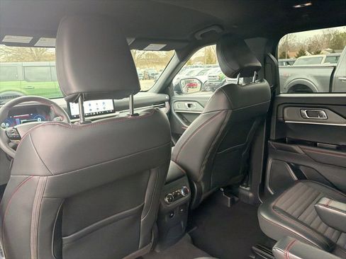Used 2025 Ford Explorer ST-Line image 32