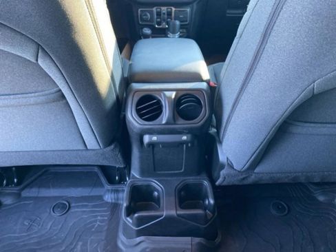 Used 2025 Jeep Wrangler Sport image 28