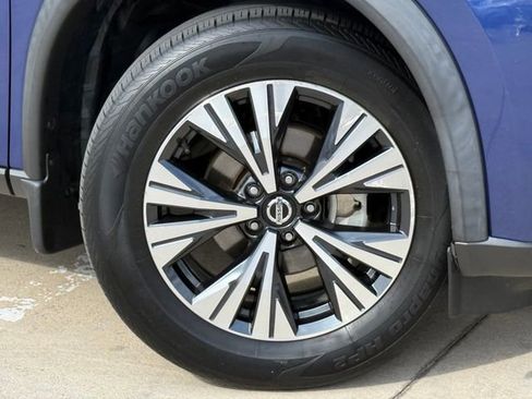 Used 2021 Nissan Rogue SV w/ Premium Package FWD image 2