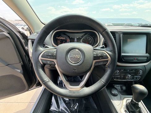 Used 2017 Jeep Cherokee Limited AWD/4WD image 19