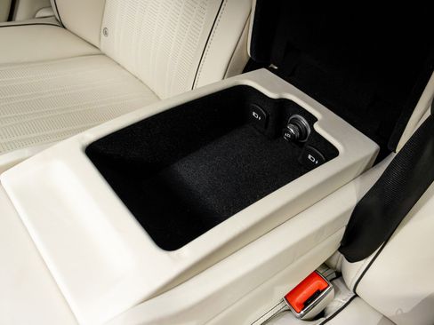 Used 2021 Bentley Flying Spur W12 image 29