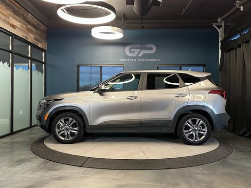 Used 2023 Kia Seltos LX AWD/4WD image 6