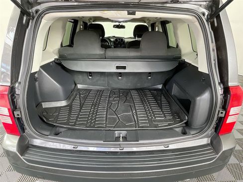 Used 2017 Jeep Patriot Sport w/ Power Value Group AWD/4WD image 24