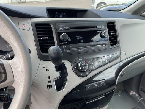 Used 2013 Toyota Sienna LE w/ Towing Pkg FWD image 24