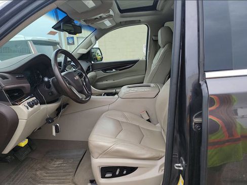 Used 2016 Cadillac Escalade ESV Luxury AWD/4WD image 4