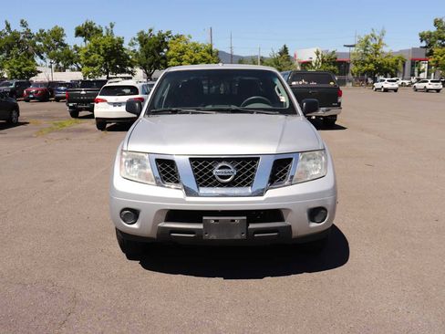 Used 2017 Nissan Frontier SV AWD/4WD image 2