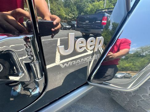 Used 2021 Jeep Wrangler Unlimited Rubicon w/ Dual Top Group AWD/4WD image 36