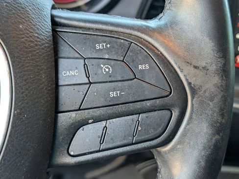 Used 2022 Dodge Challenger SXT RWD image 18