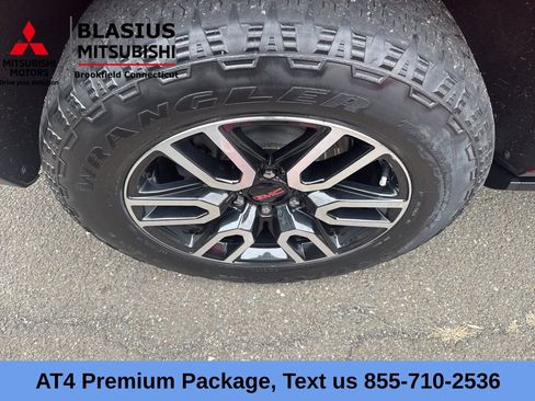 Used 2023 GMC Yukon AT4 w/ AT4 Premium Package AWD/4WD image 28